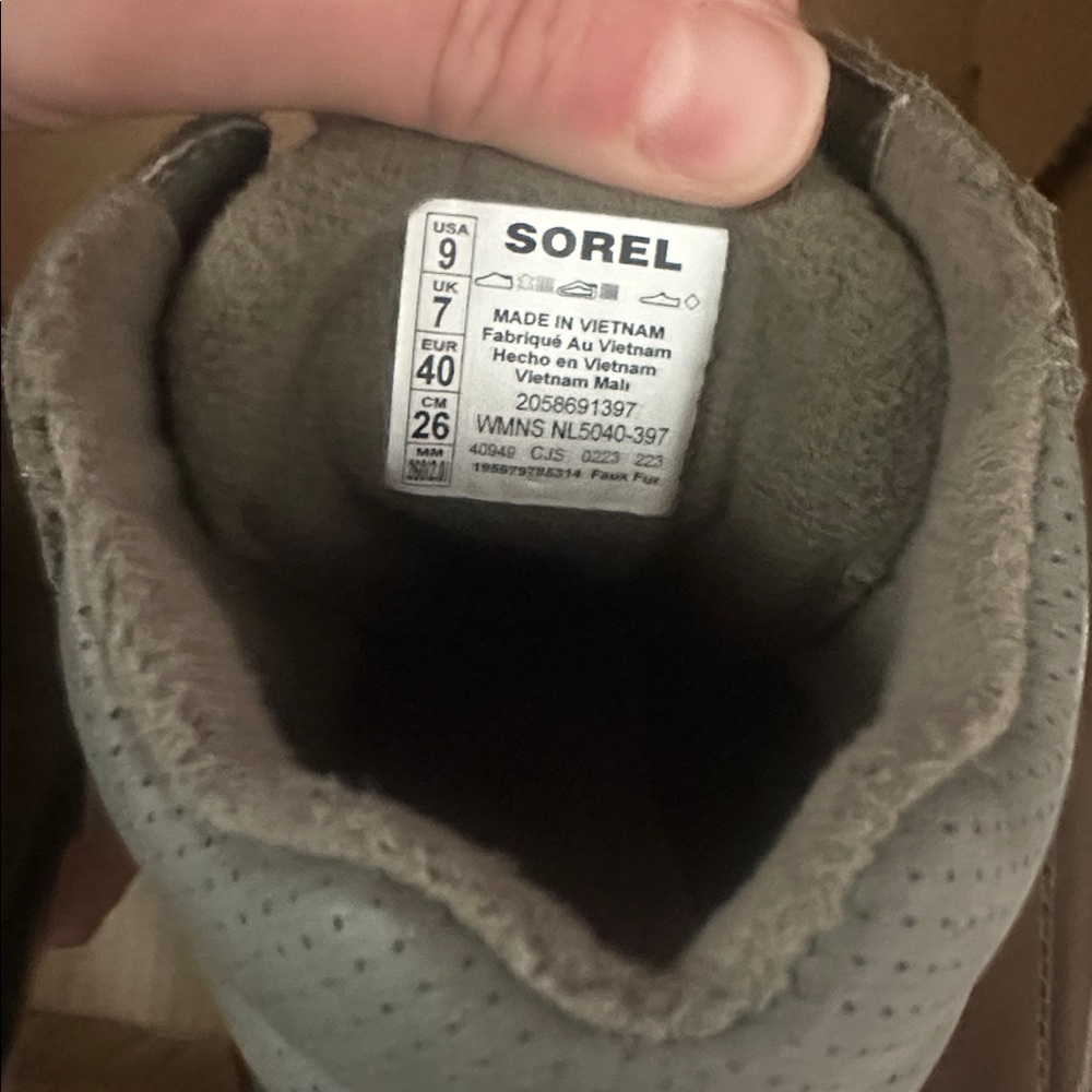 Sorel Women's Kinetic Impact Conquest Waterproof Shoes size 9 green & pink - Picture 11 of 13
